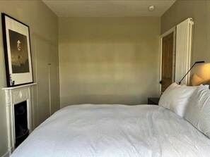 Room - Sunlit, Designer Haven in Trendy Neighbourhood (Dublin)