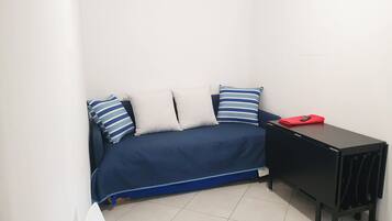 Apartamento clássico | Área de estar | TV de tela plana