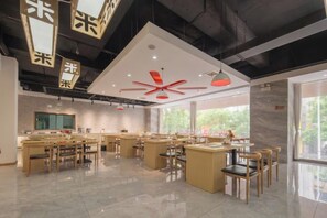 Dining - Yincheng Holiday Hotel (Yongxing)