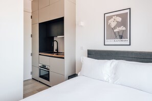 Economy Studio | Iron/ironing board, WiFi (free), bed sheets