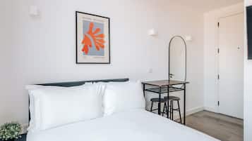 Iron/ironing board, free WiFi, bed sheets