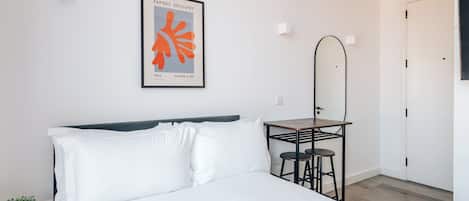 Estudio | Tabla de planchar con plancha, wifi gratis y ropa de cama