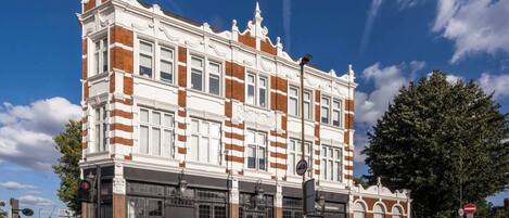 Fachada de la propiedad