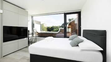 Iron/ironing board, free WiFi, bed sheets