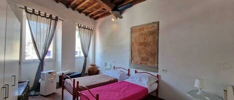 3 chambres, fer et planche à repasser, Wi-Fi gratuit, draps fournis