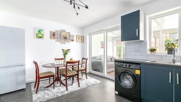 House | Private kitchen | Fridge, microwave, oven, stovetop