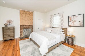 4 bedrooms, desk, iron/ironing board, free WiFi