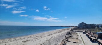 Tucked Inn: Your Cape Cod Escape - 2 min Walk to the beach 