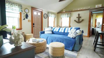 Smart TV, DVD player, livros, videoteca