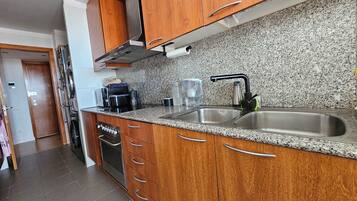 Apartemen | Dapur pribadi | Lemari es, microwave, oven, dan kompor