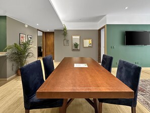 Appartement Familial | Restauration dans la chambre