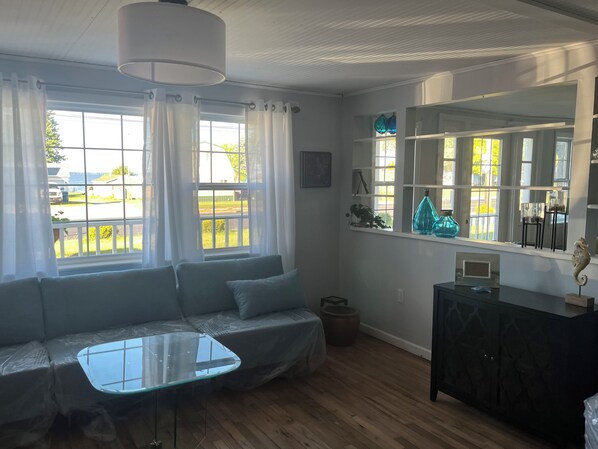 Smart TV, DVD player, stereo