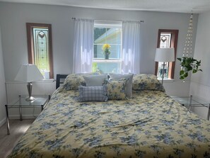 4 bedrooms, in-room safe, desk, free WiFi