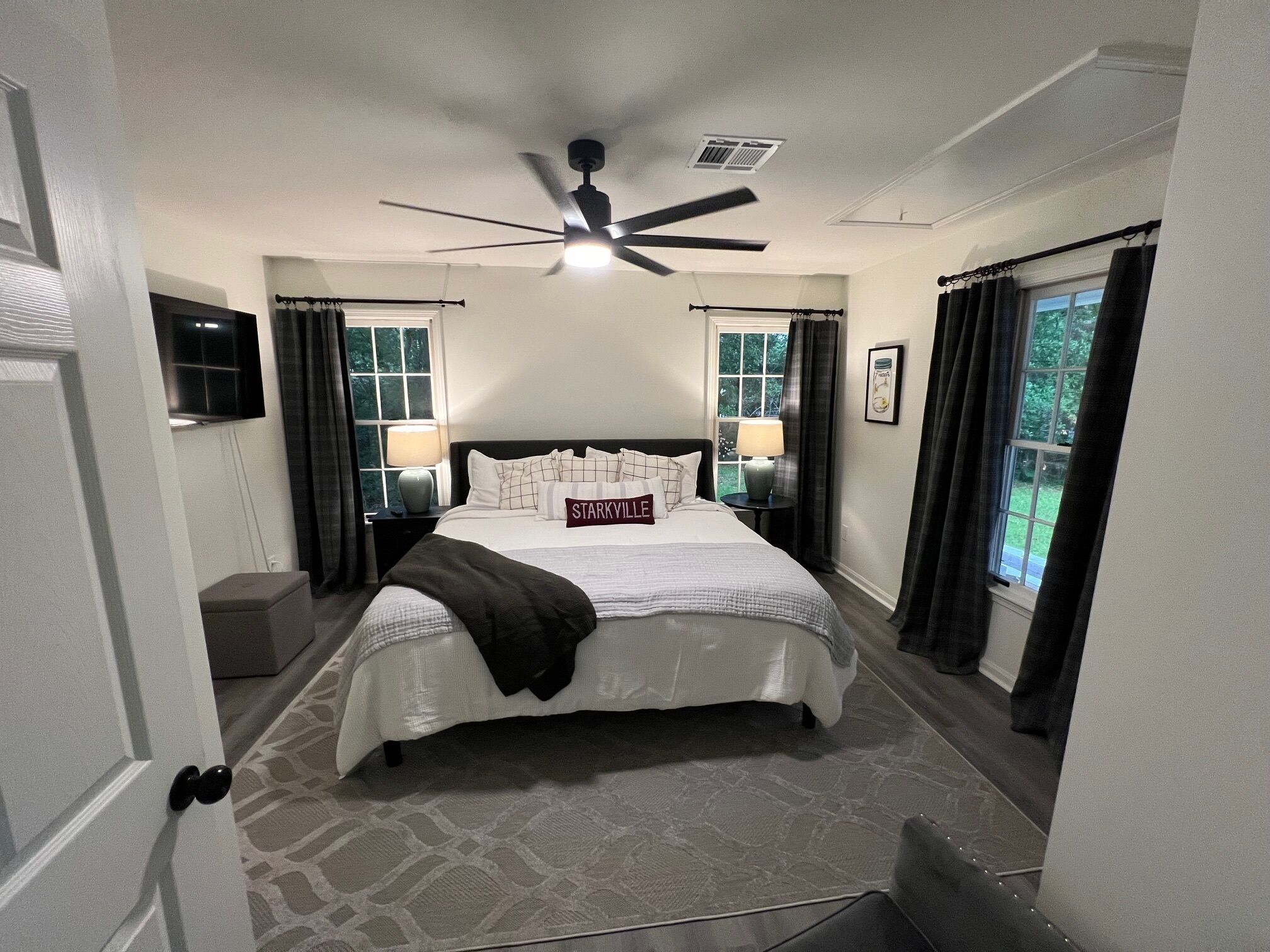 Renovated Cottage 1 mile from MSU Campus!