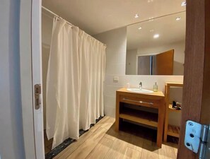 Hair dryer, bidet, towels, soap - Dpto de Categoría en Arelauquen Golf & Country (San Carlos de Bariloche)