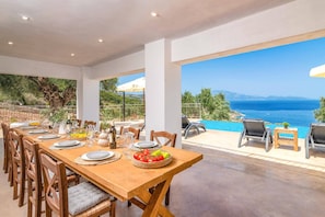 Outdoor dining - Villa Kalomiras by Villa Plus (Ionian Islands)