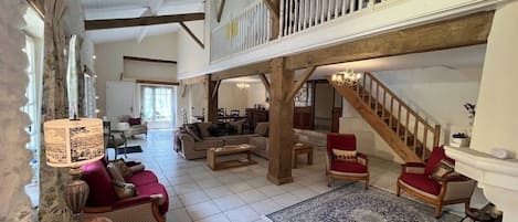 Televisie en een open haard