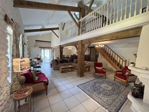 TV, fireplace - Vast charming property in the heart of the Périgord Vert (Siorac-de-Ribérac)