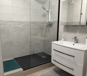 Hair dryer, towels