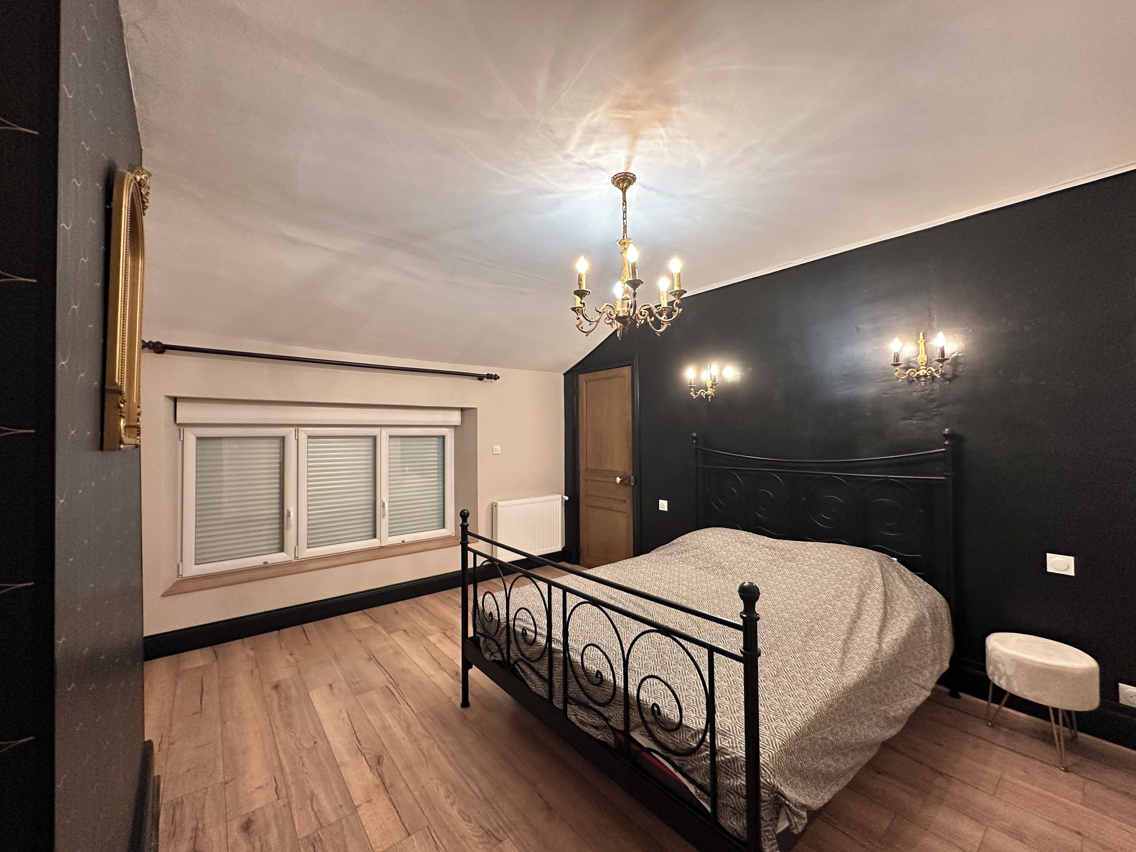 4 Schlafzimmer, Schreibtisch, Bügeleisen/Bügelbrett, WLAN