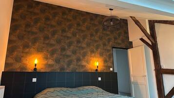 4 bedrooms, desk, iron/ironing board, WiFi