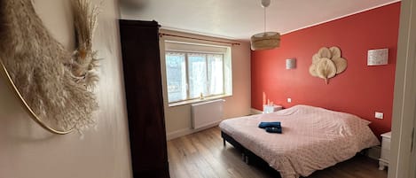 4 soverom, skrivebord, strykejern/-brett og wi-fi