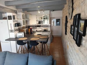 Interior - Meublé de tourisme "Petit Chail"  semi-troglodyte à Saint Savinien (Saint-Savinien)