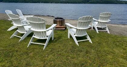 Beautiful 2-Bedroom Cottage on Gorgeous Lake Willoughby