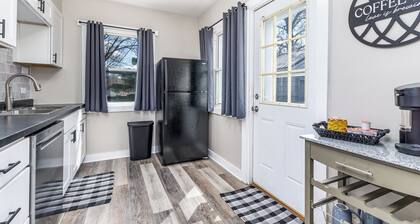 Broadlawn Bungalow - 2BR/1 Bath w pullout