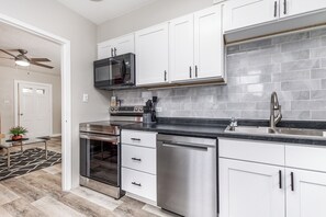 Private kitchen - Broadlawn Bungalow - 2BR/1 Bath w pullout (Dubuque)