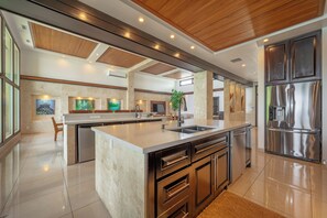 Fridge, microwave, oven, stovetop - Private Luxury Beachfront Villa Perfect for Large Groups (Potrero)