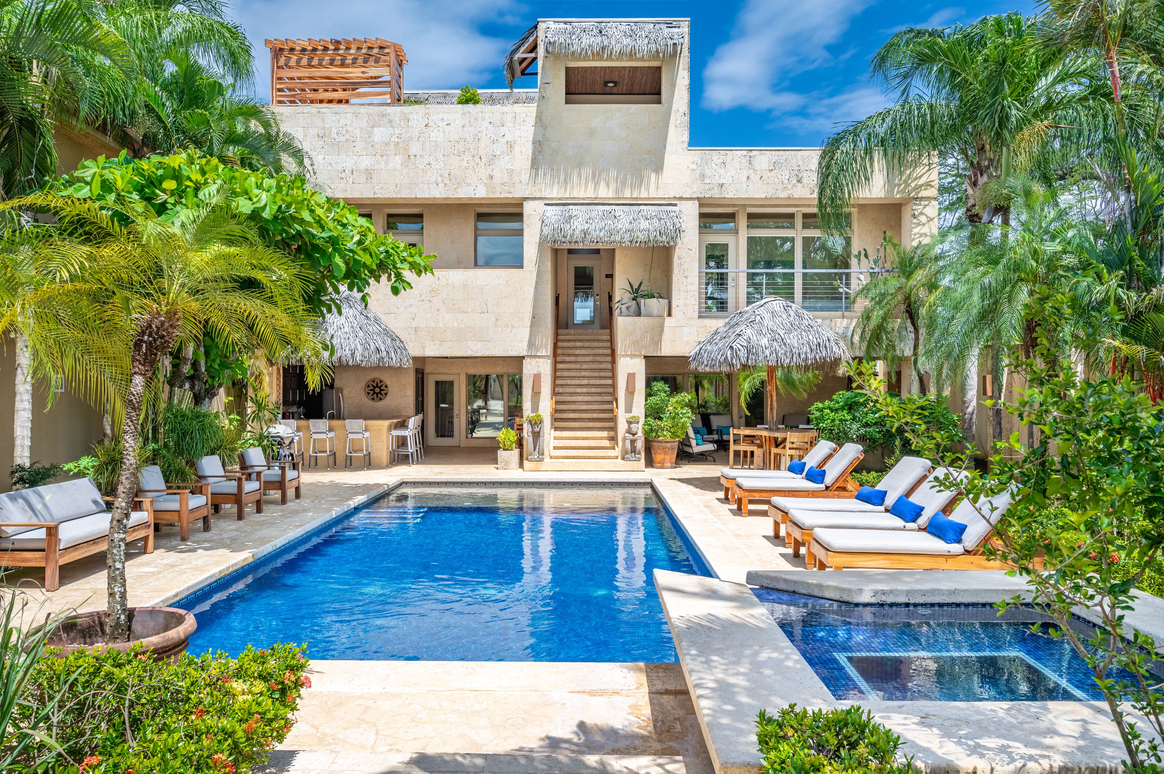 حمّام سباحة خارجي