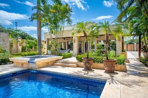 Outdoor pool - Private Luxury Beachfront Villa Perfect for Large Groups (Potrero)