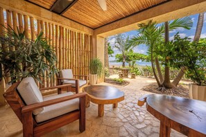 Outdoor dining - Private Luxury Beachfront Villa Perfect for Large Groups (Potrero)