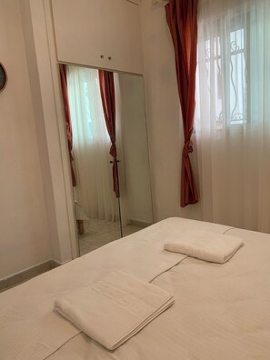 2 bedrooms, iron/ironing board, WiFi, bed sheets - Welcome to our charming two-bedroom apartment in CHALKIDIKI!  (Skala Fourkas)