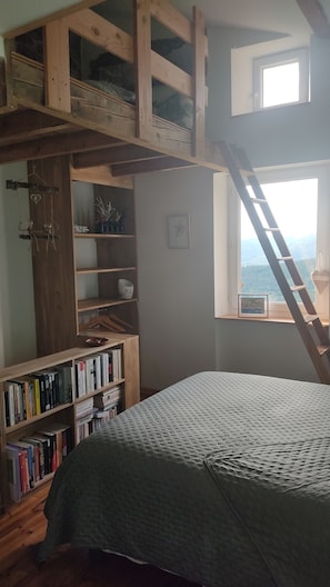 1 bedroom, free WiFi, bed sheets