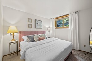 3 Schlafzimmer, BĂŒgeleisen/BĂŒgelbrett, kostenloses WLAN, BettwĂ€sche