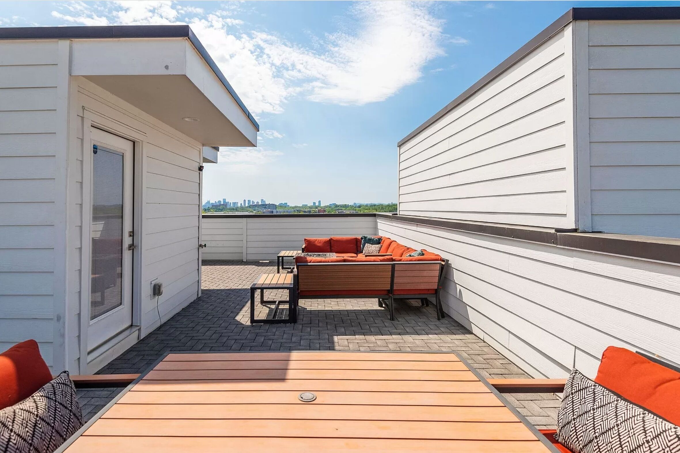 Cool 4-bedroom townhome with AC, WiFi in charming Nashville