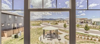 Modern 3BR/3BA Home w/ Stunning Rocky Mtn Views