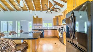 KĂŒhlschrank, Mikrowelle, Ofen, Herdplatte