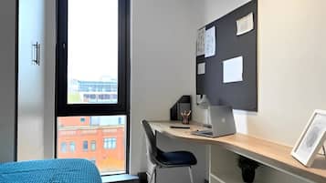 Single Room | Blackout drapes, free WiFi