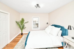 4 bedrooms, iron/ironing board, WiFi, bed sheets