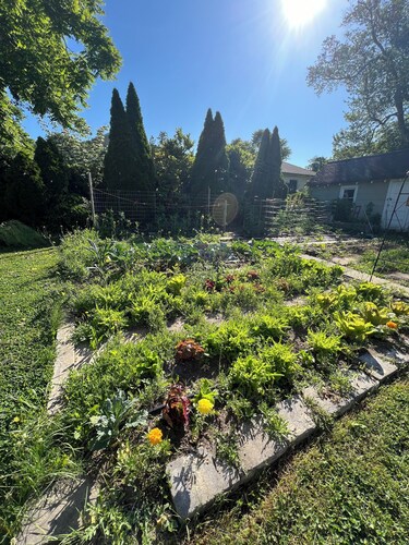 Charming 2-bedroom house in Atlantic Highlands close to beach, WiFi, AC.  