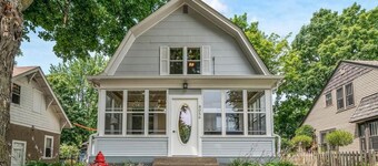 Heron House - Elevated Vintage Downtown Victoria