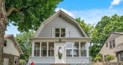 Heron House - Elevated Vintage Downtown Victoria