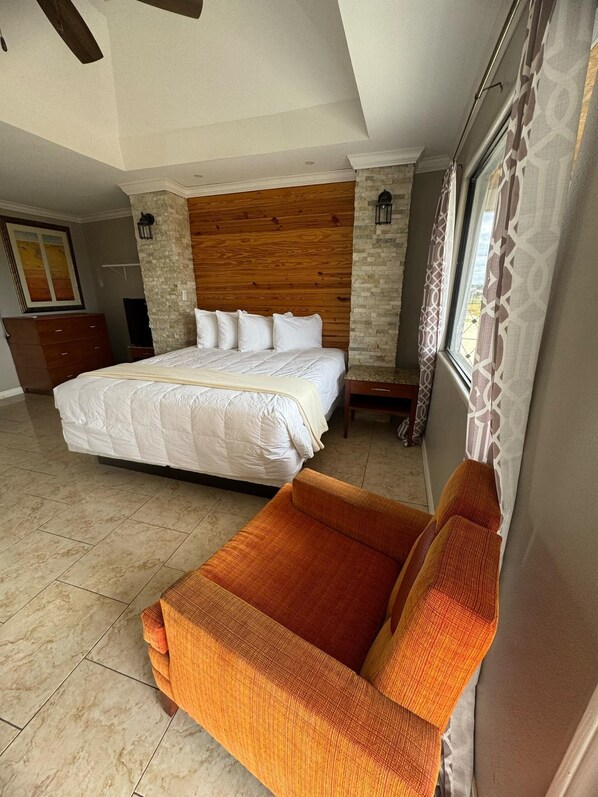 Basic Room | Desk, laptop workspace, soundproofing, iron/ironing board - MG INN & SUITES (Zapata)