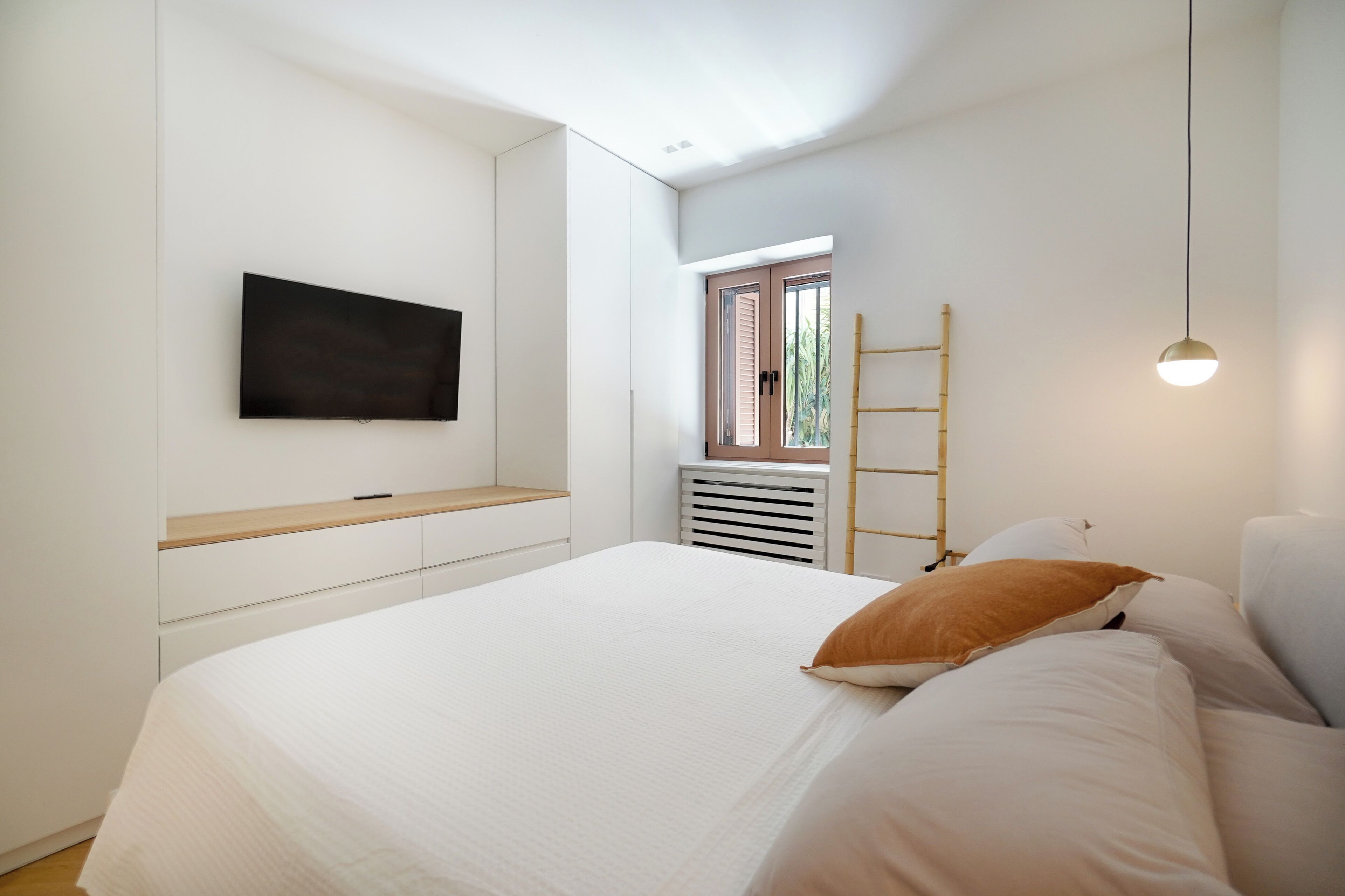 Departamento superior, vista al patio | Sábanas de algodón egipcio y ropa de cama de alta calidad 