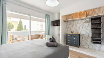 Apartamento con Terraza Benalmádena #B | 2 dormitorios, decoración individual, mobiliario individual