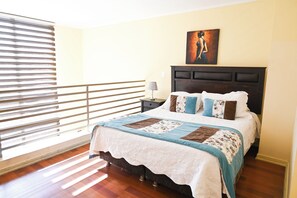 Loft City, letti multipli, balcone, piano elevato | 2 camere, con stile personalizzato, con arredamento individuale