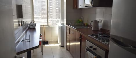 Familienapartment, Mehrere Betten, Badewanne, Stadtblick | Eigene Küche